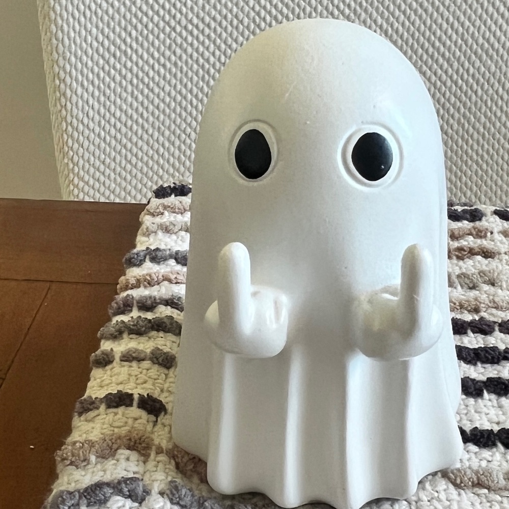 Funny ghost table ornament flipping out